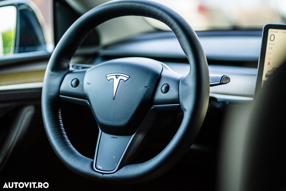 TESLA Model Y 2022 — imagine 22