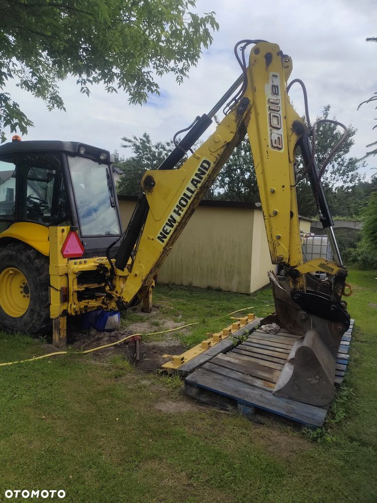 New Holland LB110B - 4