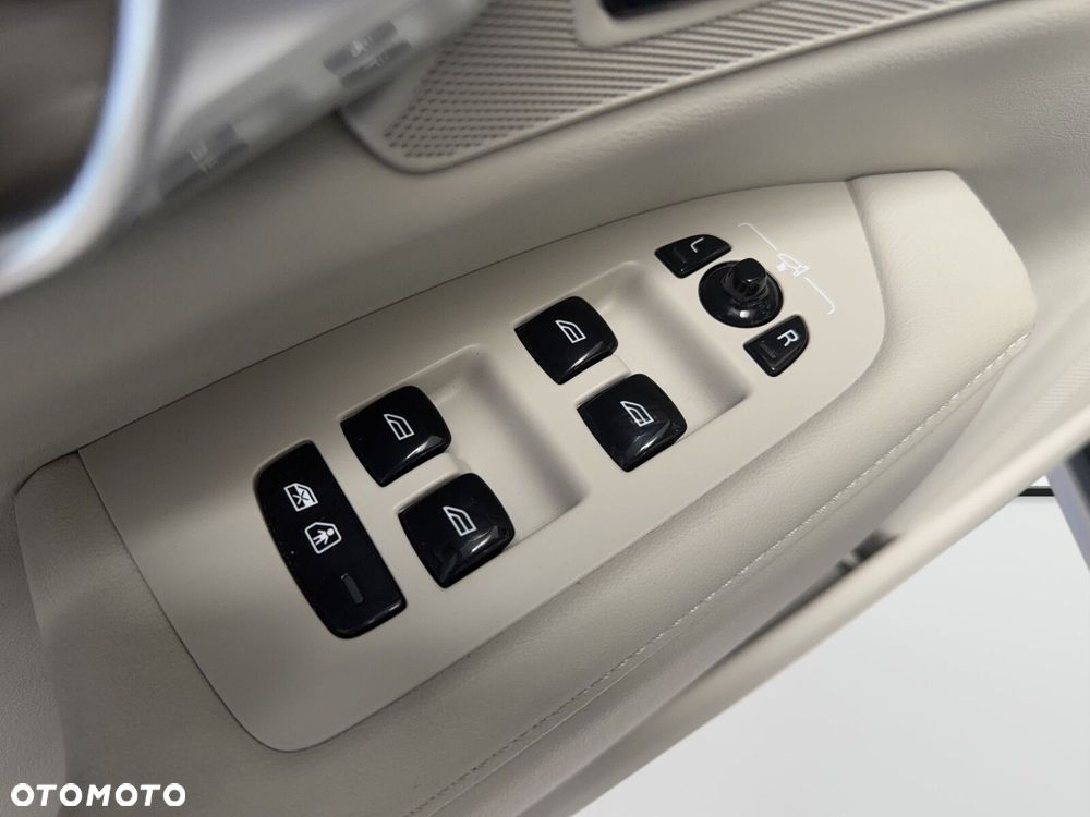 Volvo V90 Cross Country - 12