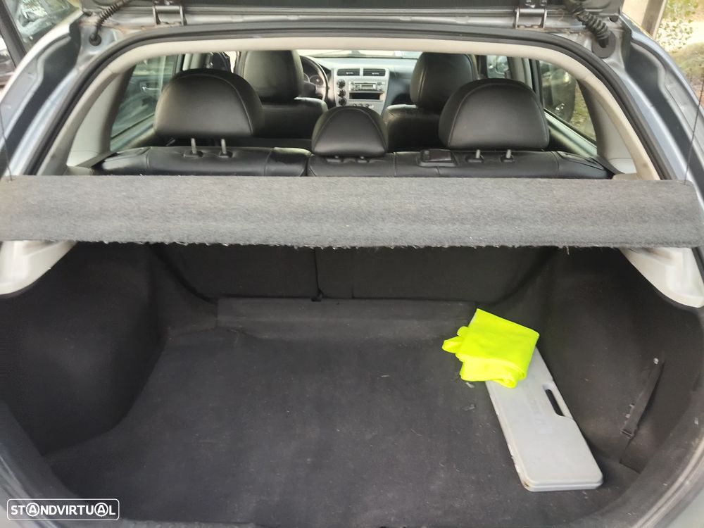 Honda Civic 1.6 ES Exclusive - 17