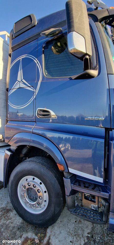 Mercedes-Benz Arocs - 12