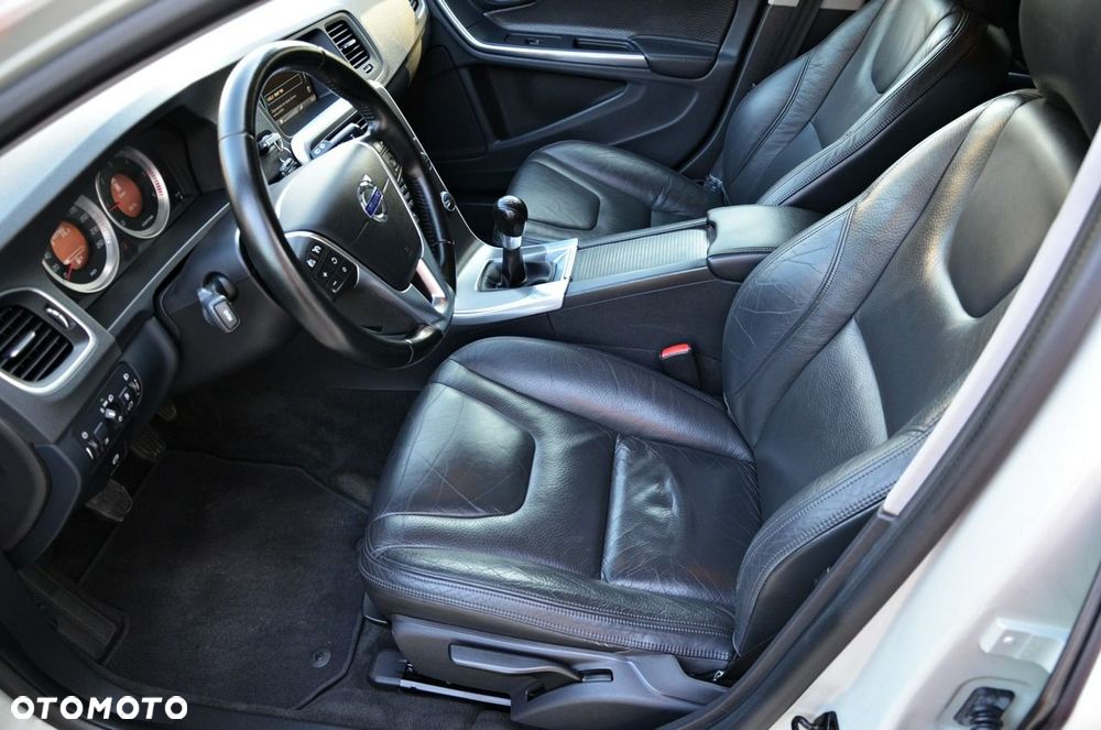 Volvo V60 D3 Summum - 29