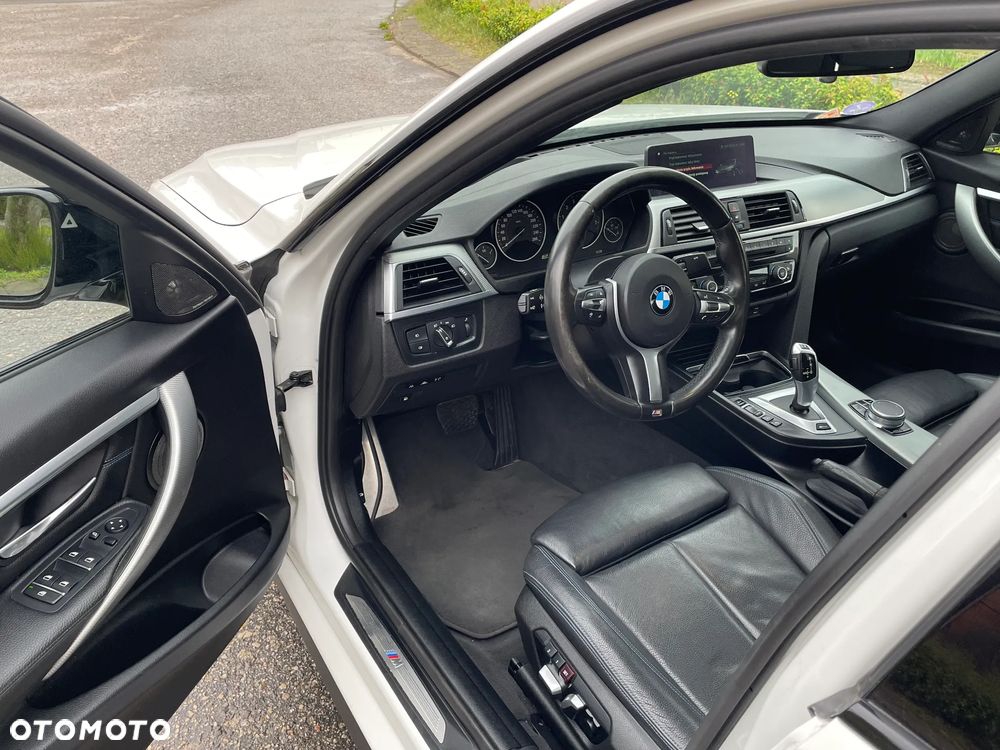 BMW Seria 3 330e iPerformance M Sport - 23