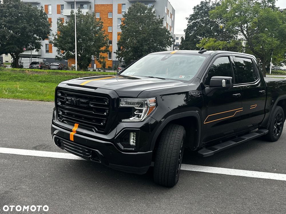 GMC Sierra - 1