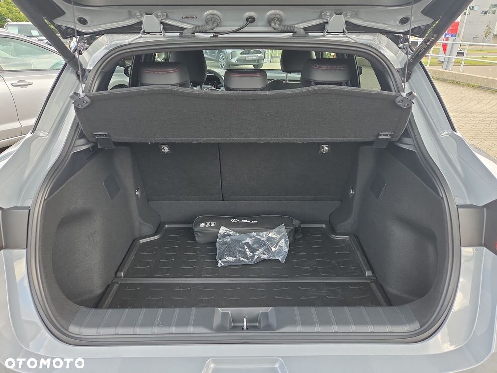 Lexus LBX 1.5 Hybrid Emotion - 13