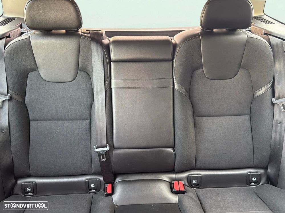 Volvo XC 60 2.0 T8 PHEV Momentum Plus AWD - 18