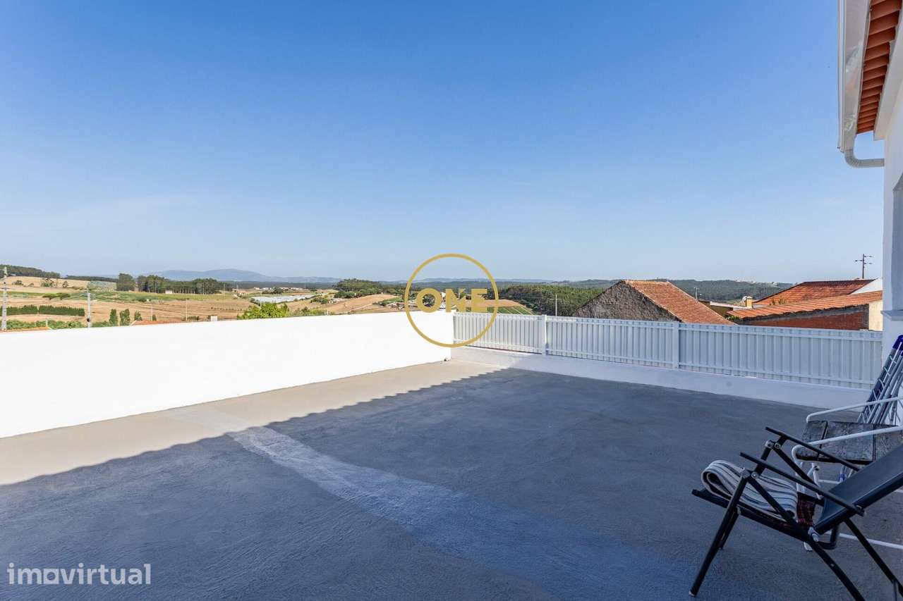 Moradia remodelada com terraço panorâmico e cave com entrada independe - Grande imagem: 2/29