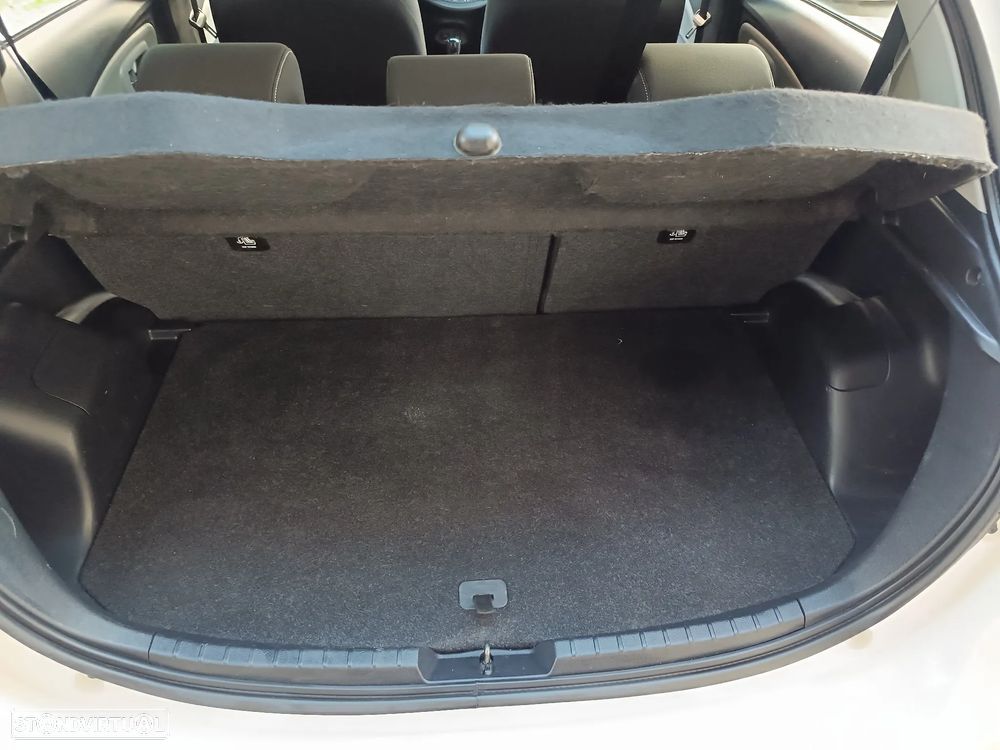 Toyota Yaris 1.5 HSD Comfort+P.Techno - 32