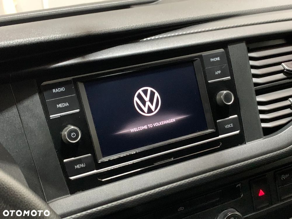 Volkswagen TRANSPORTER T6 VAN 3os. L2H1 Long MAXI WZMOCNIONY DMC3.2t. Ładowność 1242kg, Paka 3m, Homologacja VAT-1, Reflektory LED DIODOWE, Lampy tył LED, Kamera, Czujniki, Dogrzewanie Webasto 5kW, Automatyczne światła, Mocny silnik 2.0TDI DNA 150KM 6cio biegowa skrzynia biegów! Kolor srebrny Reflex Metalik, ZABUDOWA ładowni wraz z podsufitką i oś. LED! Fabryczny alarm, Przebieg tylko 53tys.km! - 13