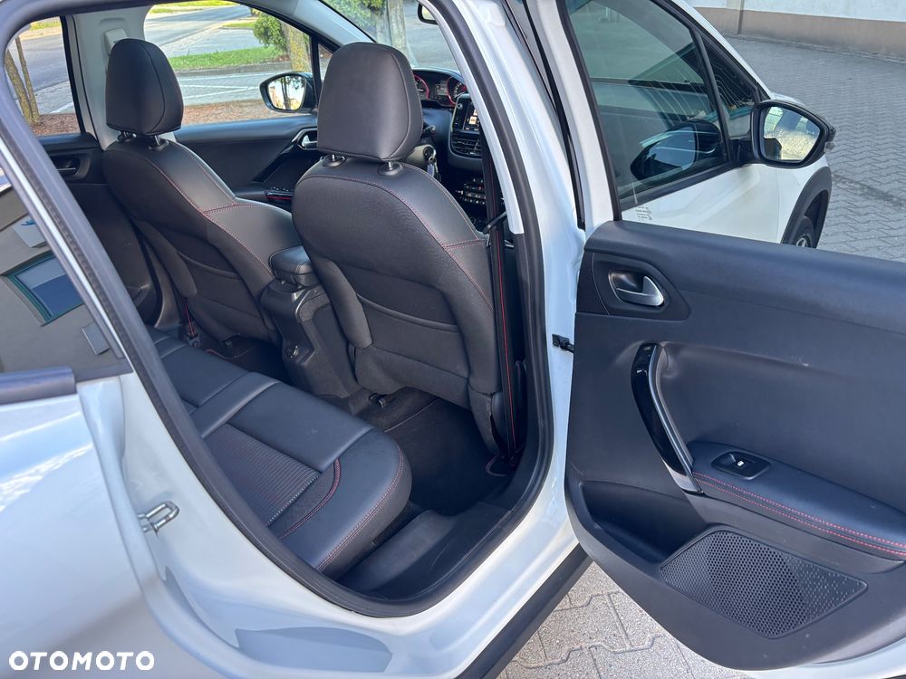 Peugeot 2008 PureTech 110 Stop&Start EAT6 GT-Line Edition - 31