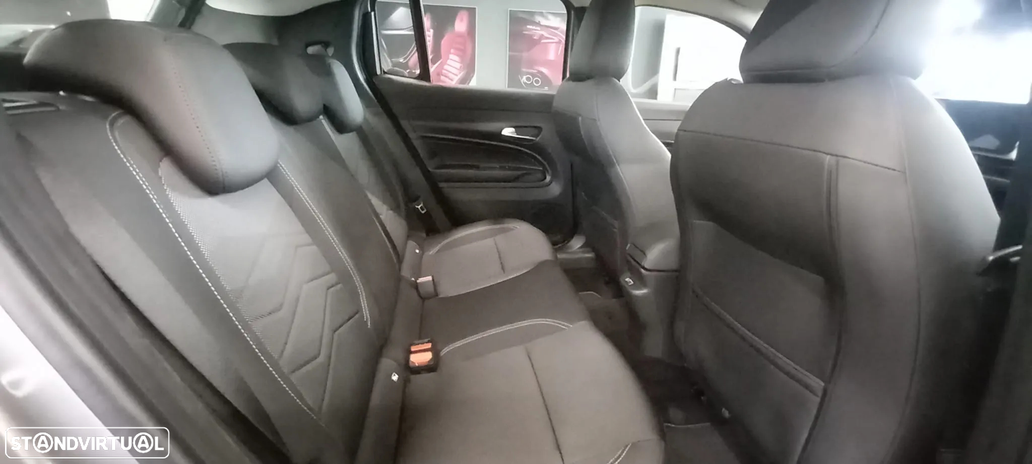 Jeep Avenger 1.2 e-Hybrid Altitude DCT - 13