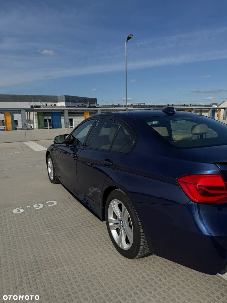 BMW Seria 3 330i - 5