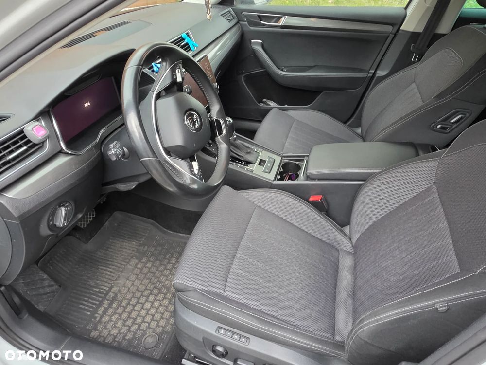 Skoda Superb 2.0 TDI SCR 4x4 Style DSG - 8