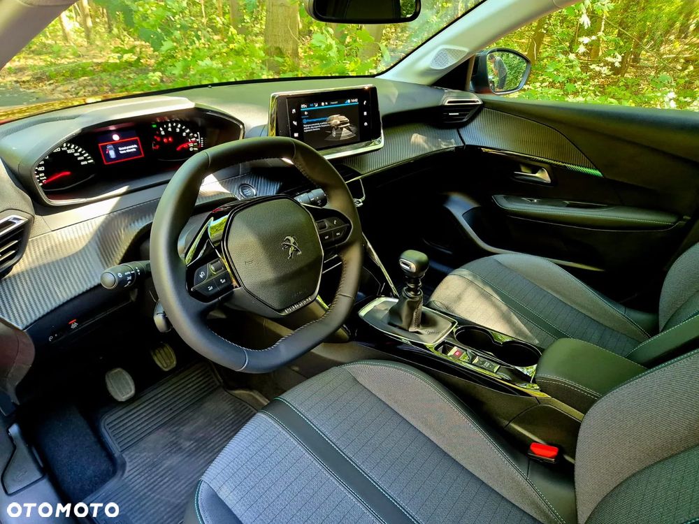 Peugeot 208 1.2 T Allure S&S - 11