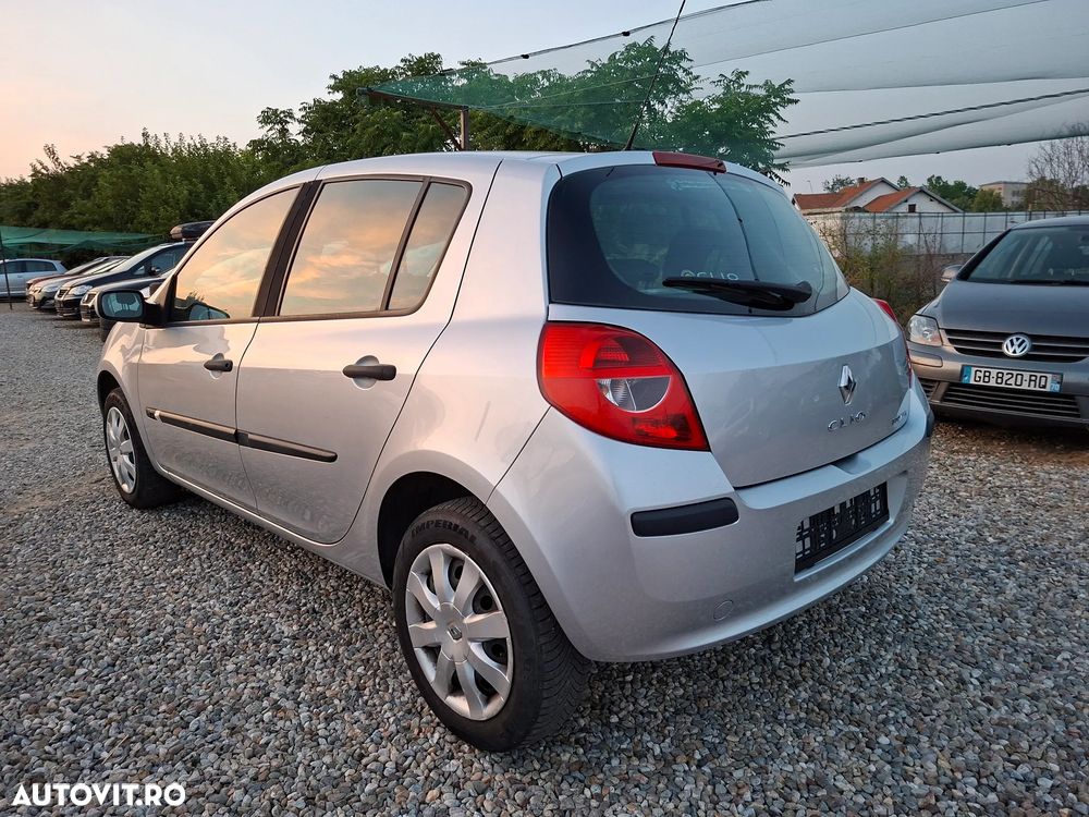 Renault Clio - 10