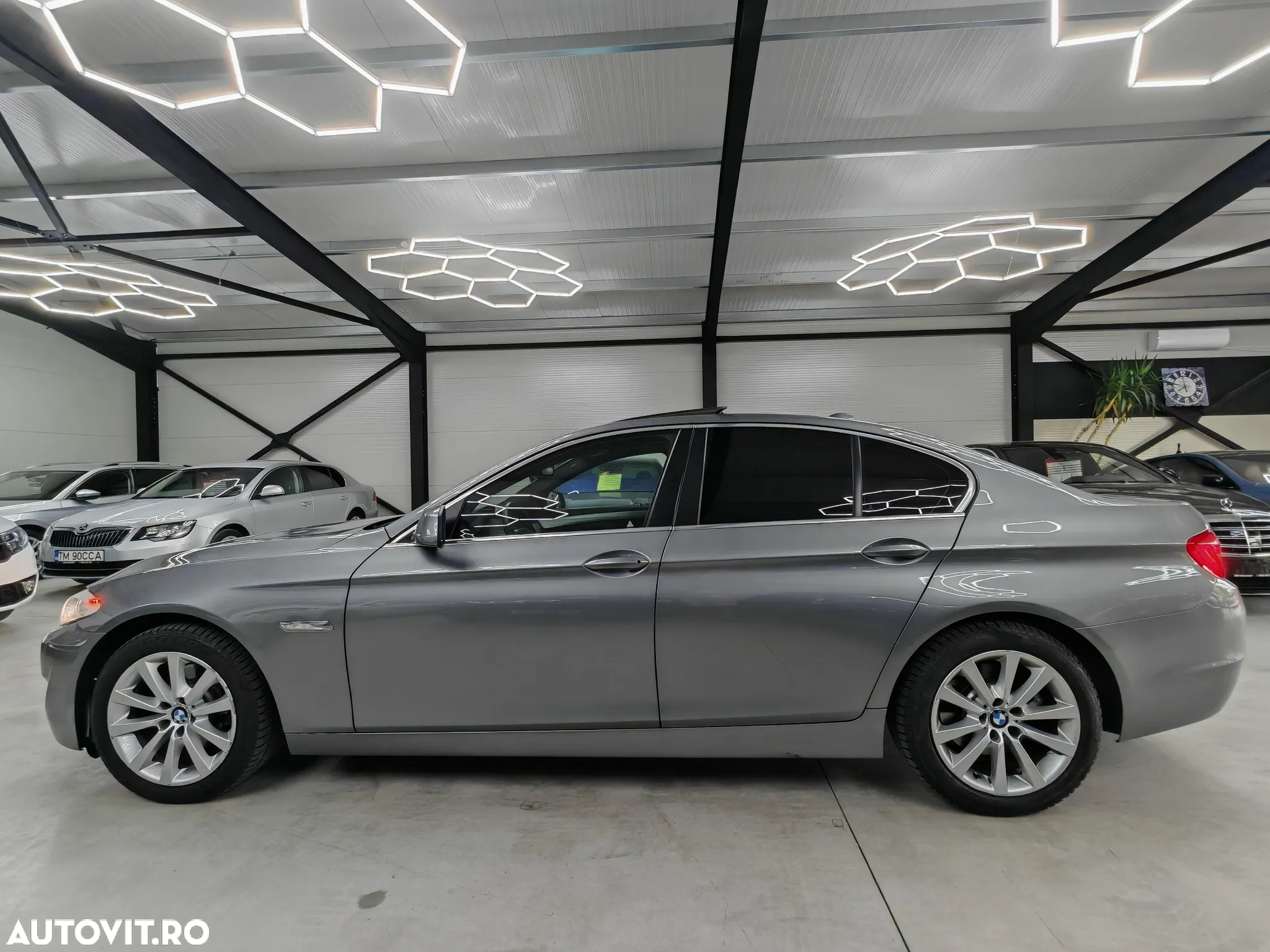 BMW Seria 5 520i Sport-Aut. - 23