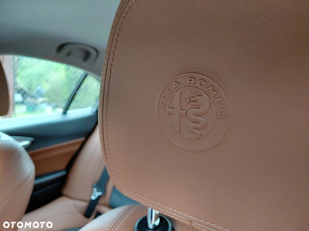 Alfa Romeo Giulia 2.2 AT8 Executive - 30