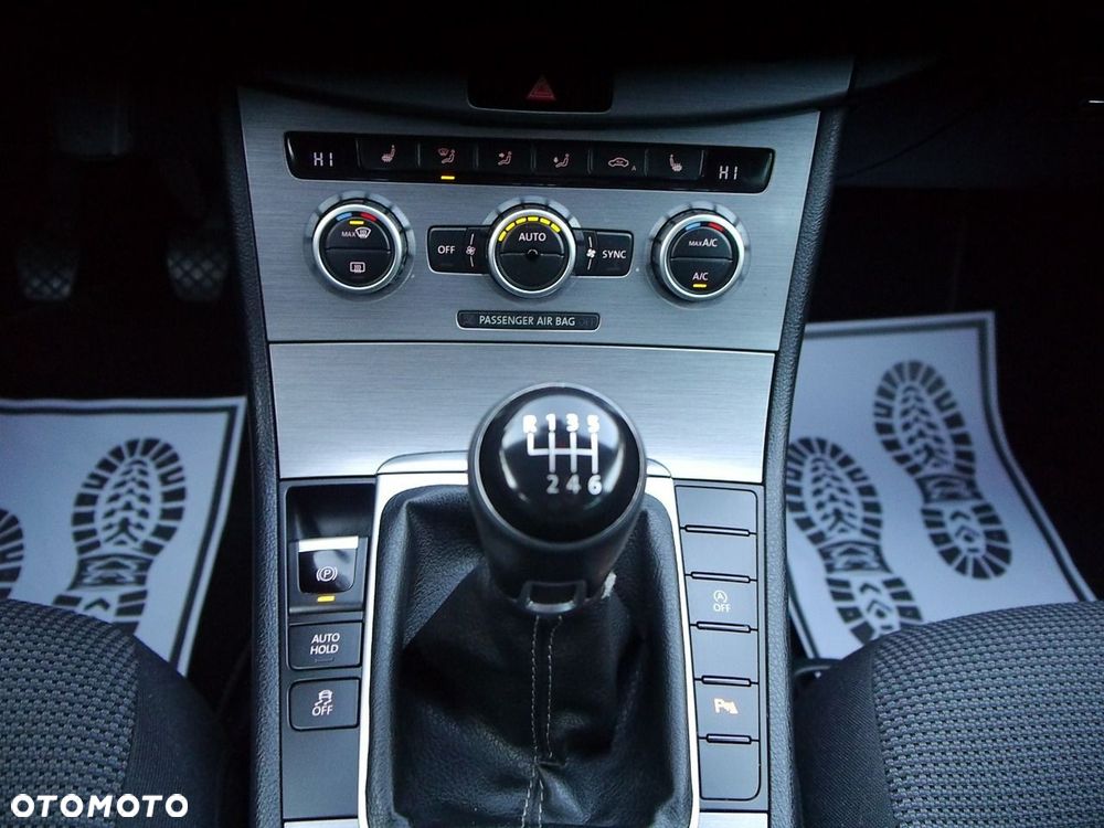 Volkswagen Passat - 25