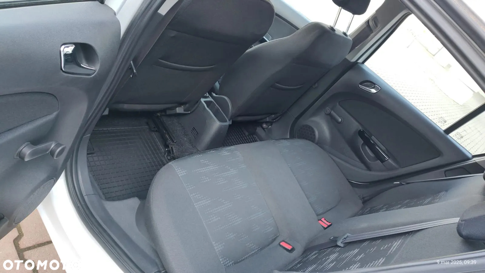 Opel Corsa 1.2 16V Enjoy - 8