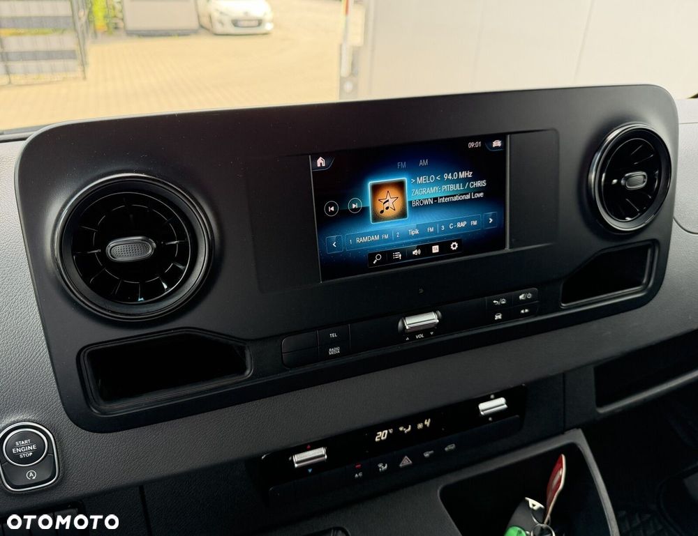 Mercedes-Benz Sprinter - 25