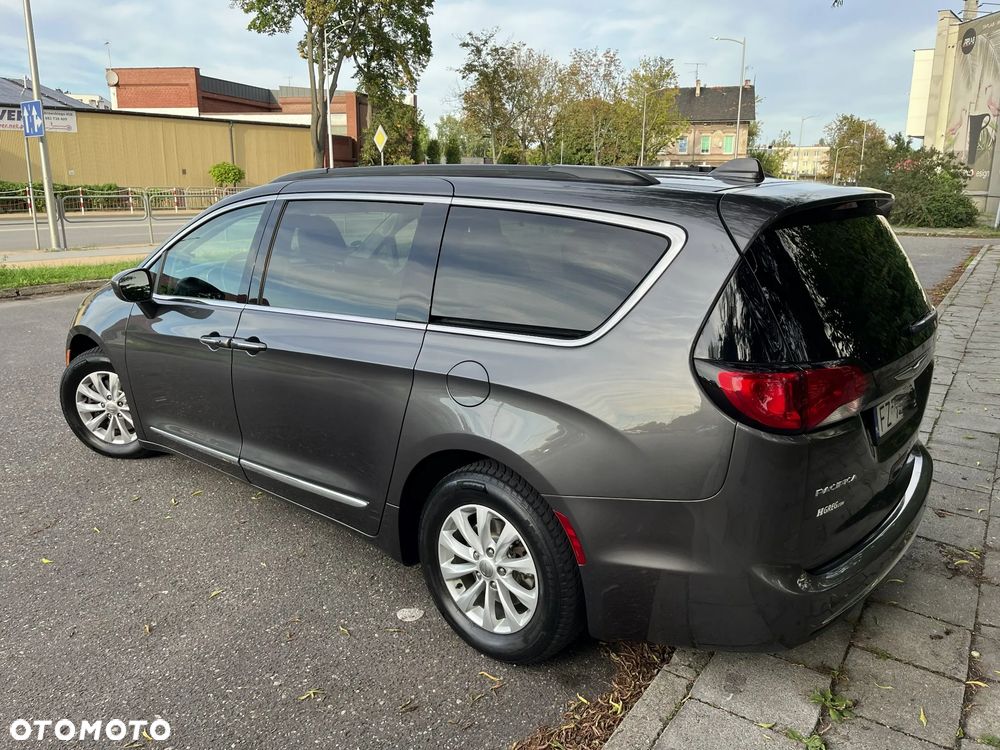Chrysler Pacifica - 4