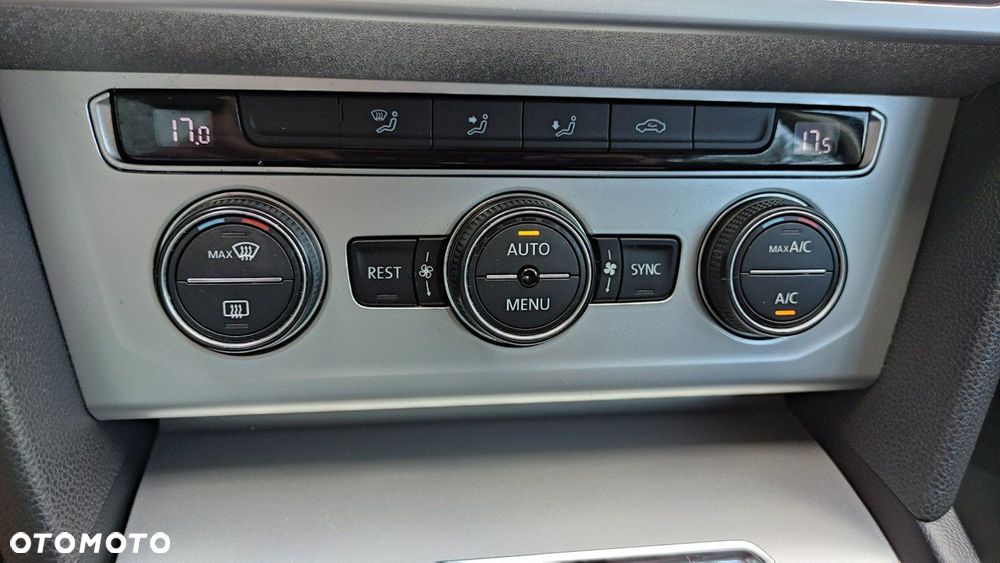 Volkswagen Passat - 33