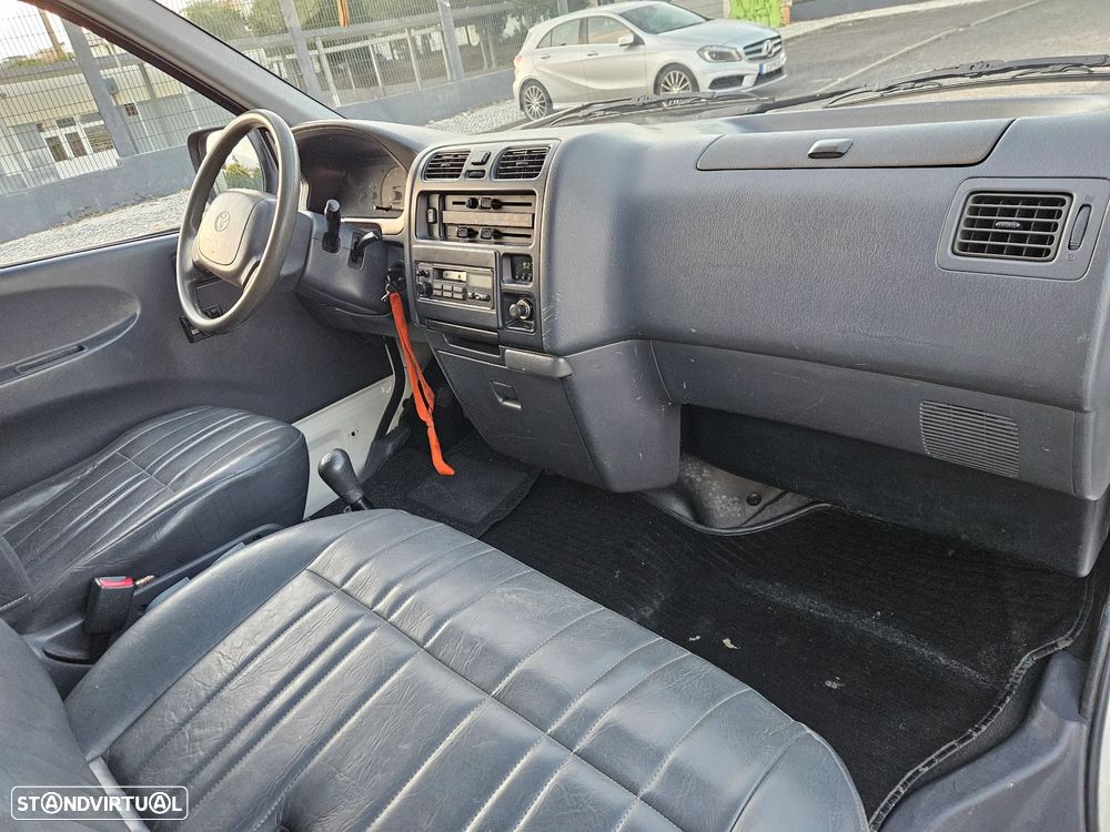 Toyota Hiace 2.4 D 2001 - IVA Dedutível - 11
