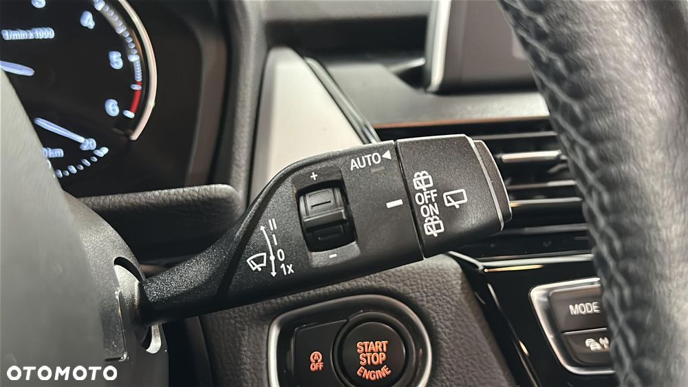 BMW Seria 2 218d - 24