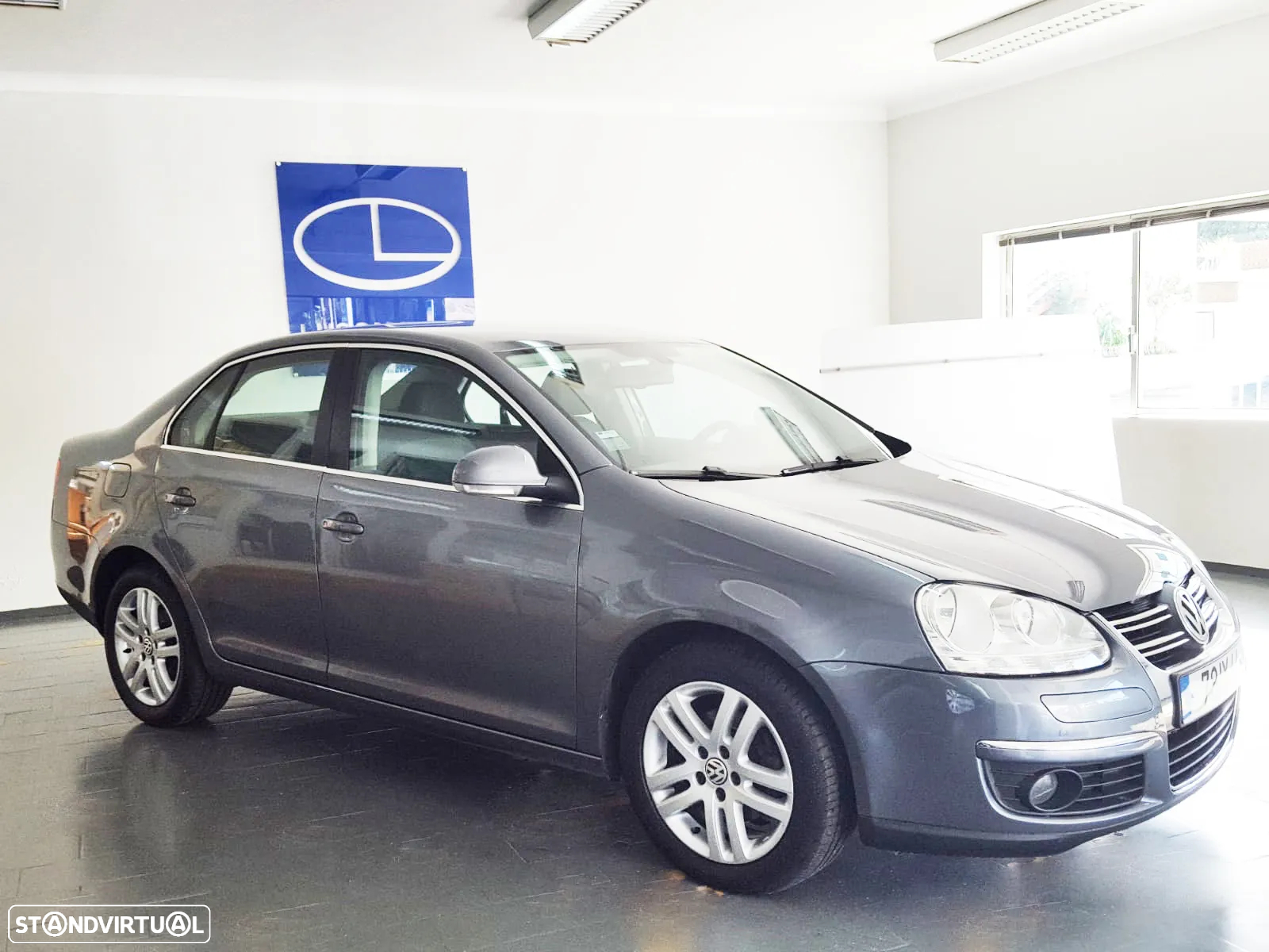 VW Jetta 1.6 TDi Confortline - 3