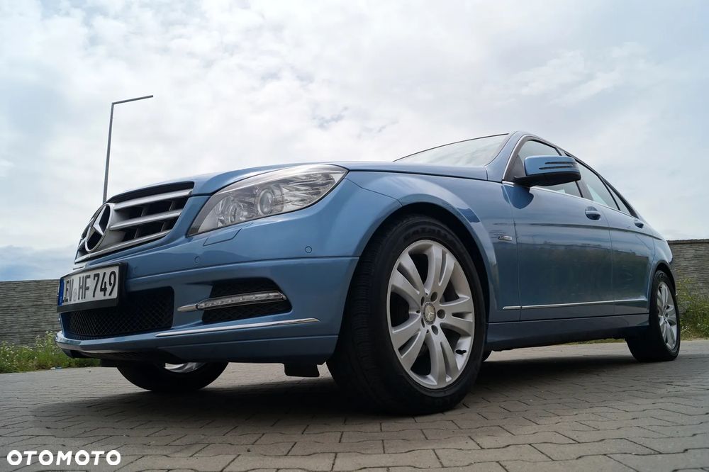 Mercedes-Benz Klasa C 180 CGI Automatik BlueEFFICIENCY Avantgarde - 17