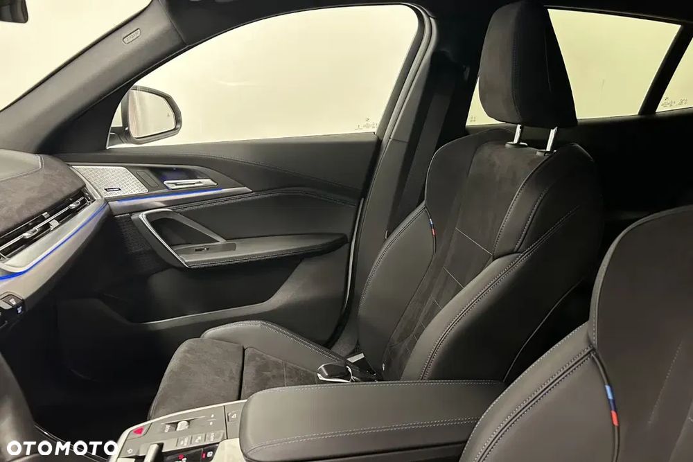 BMW iX2 eDrive20 66.5kWh M Sport - 28