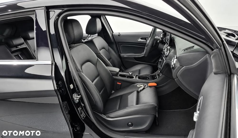 Mercedes-Benz GLA 250 7G-DCT - 8