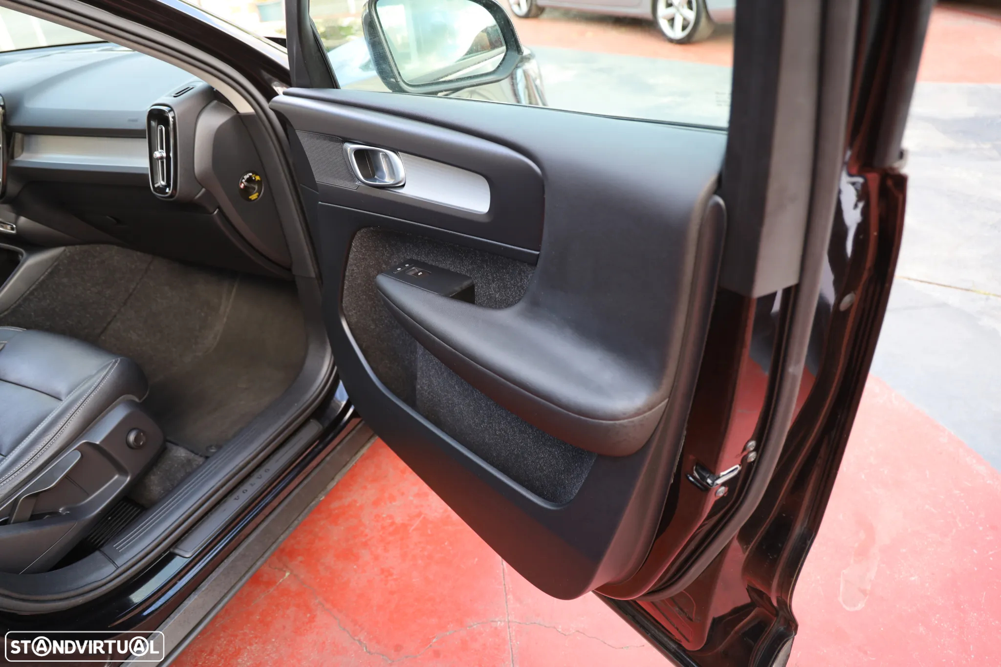 Volvo XC 40 2.0 D3 Momentum Plus - 24