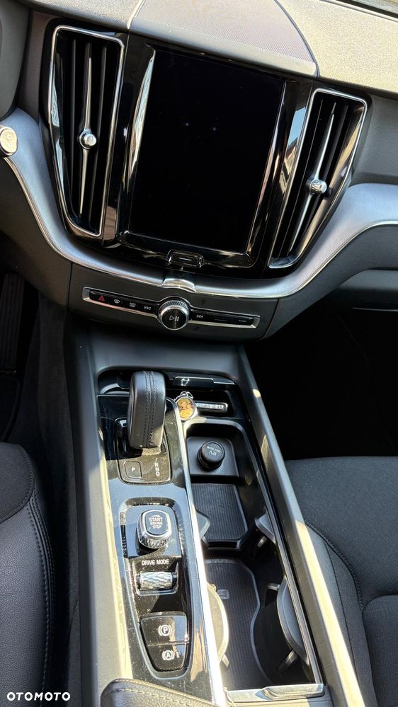 Volvo XC 60 B4 D AWD Momentum Pro - 18