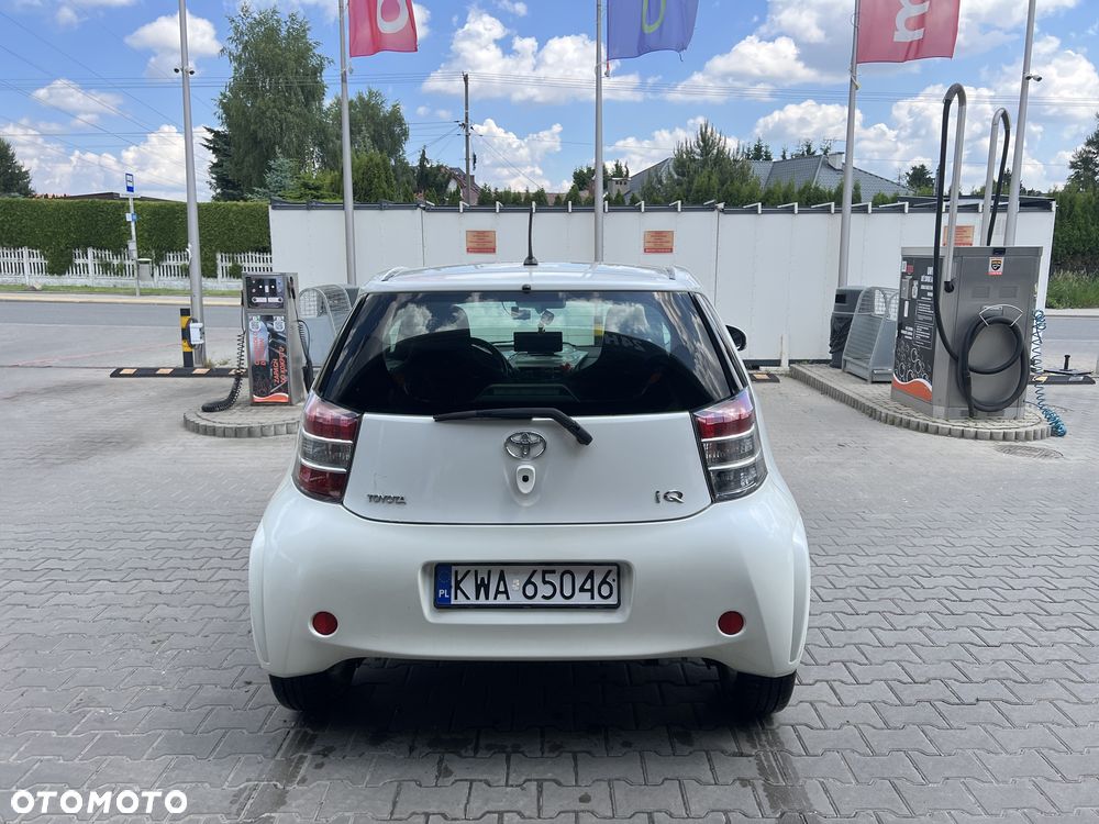 Toyota iQ - 3