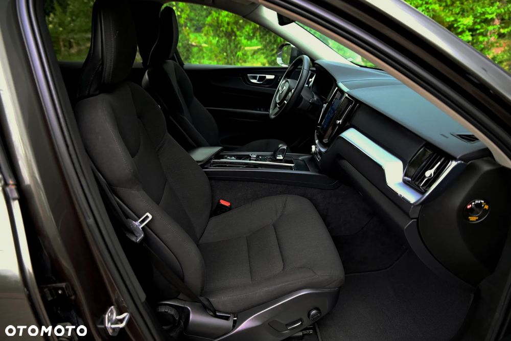 Volvo XC 60 B4 D AWD Geartronic Momentum Pro - 24