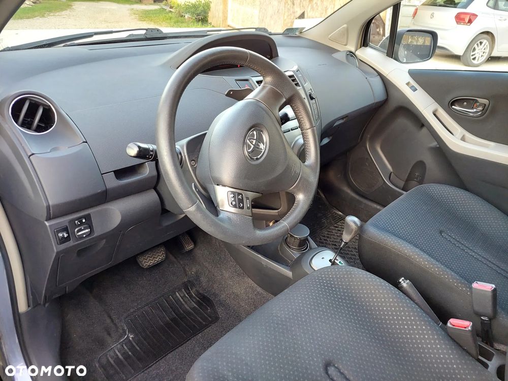 Toyota Yaris - 7
