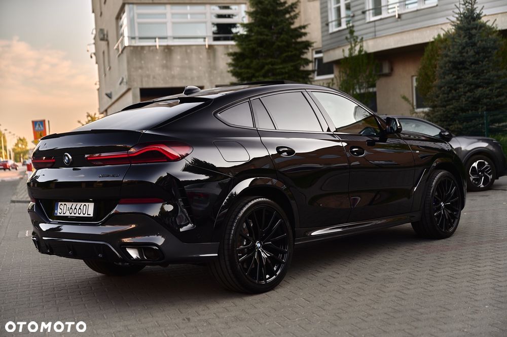 BMW X6 xDrive40d mHEV - 12