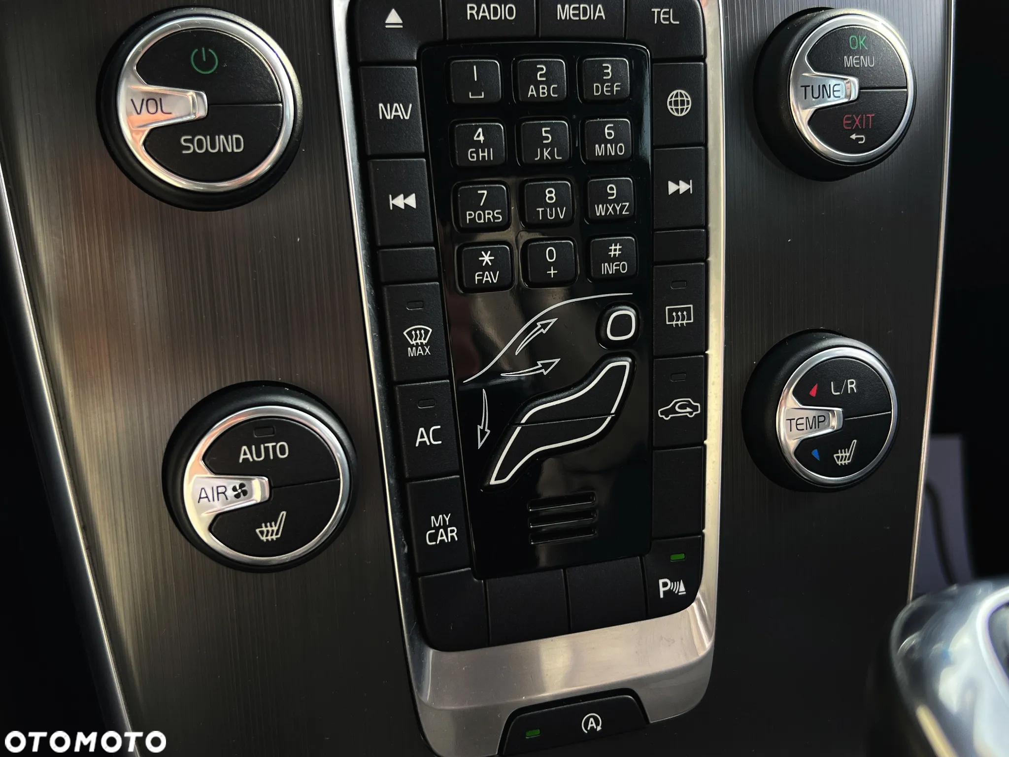 Volvo V40 D2 Drive-E Momentum - 22