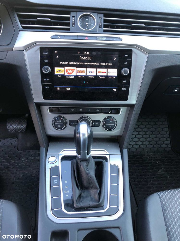 Volkswagen Passat - 4