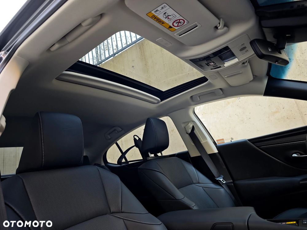 Lexus ES 300h Business Edition - 22