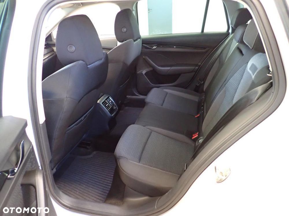 Skoda Octavia 1.5 TSI ACT Ambition - 9