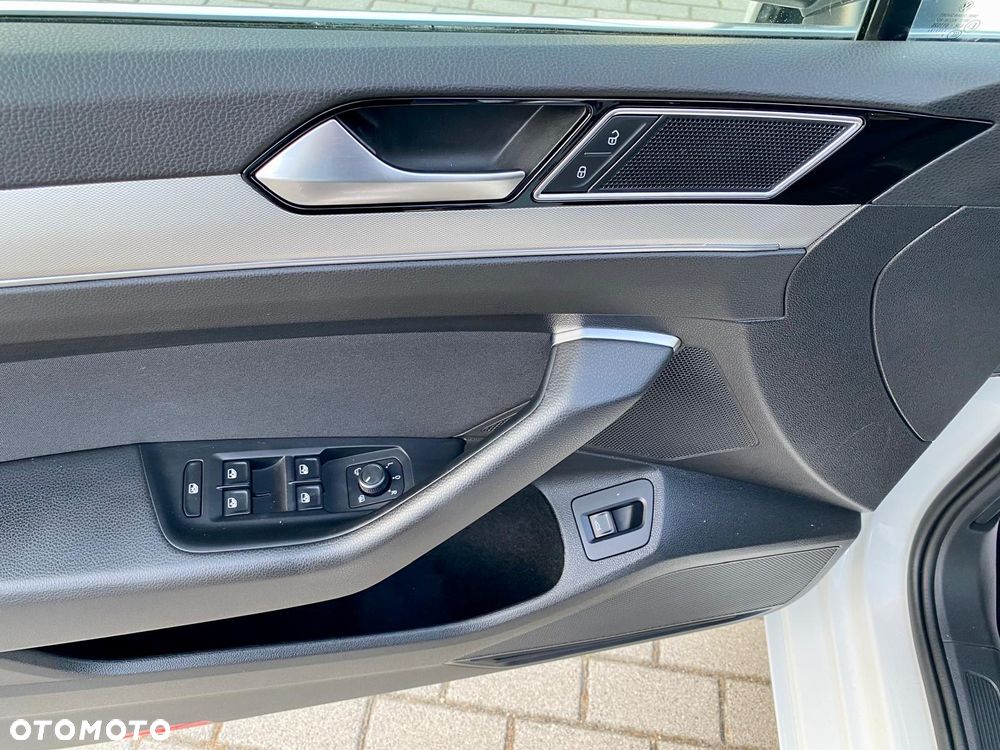 Volkswagen Passat 1.5 TSI OPF DSG Highline - 16