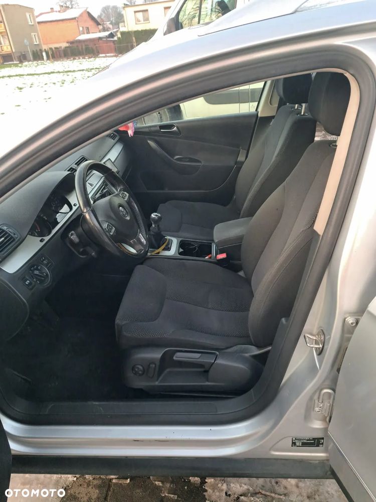 Volkswagen Passat 1.6 TDI DPF BlueMot Comfortline - 11