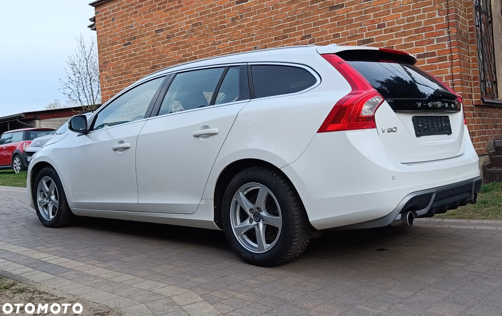 Volvo V60 T3 R-Design Kinetic - 3