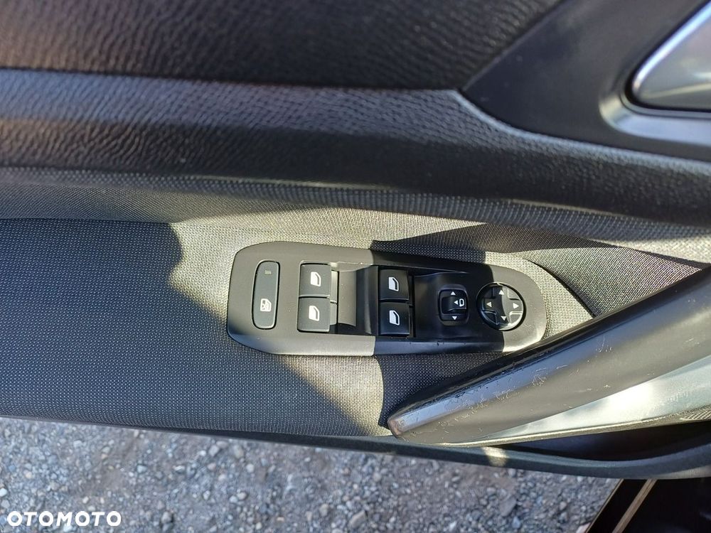 Peugeot 308 2.0 HDi Allure - 16