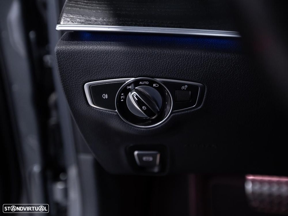 Mercedes-Benz E 300 de AMG Line - 18