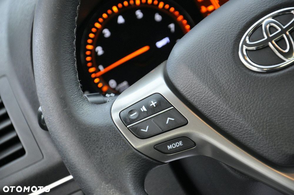 Toyota Avensis 1.8 Sol plus NAVI - 9