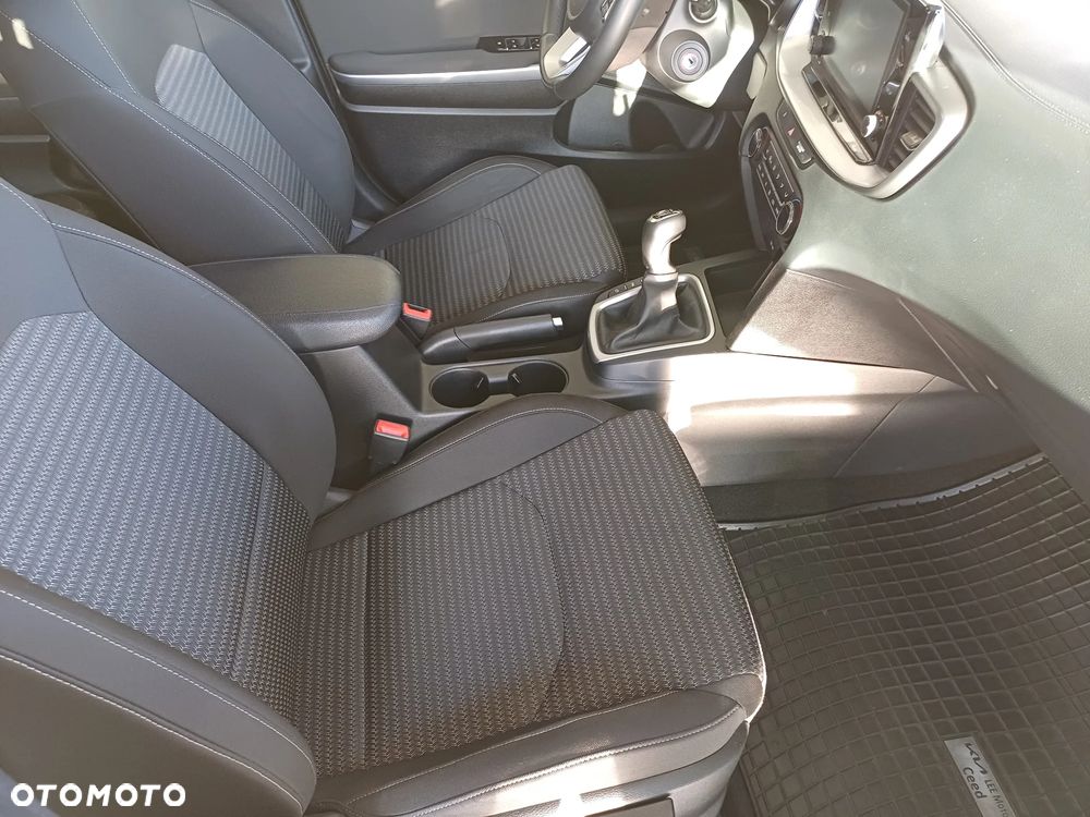 Kia Ceed 1.5 T-GDI M - 10