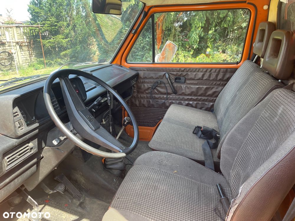 Volkswagen Transporter - 2